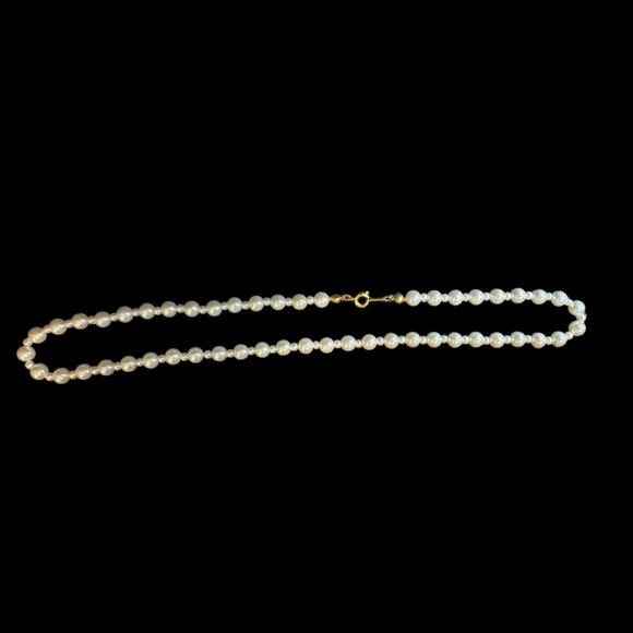Elegant Vintage Alternating White Faux Pearl Necklace - Picture 3 of 4